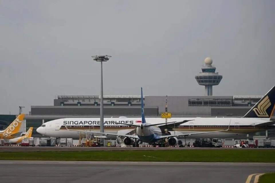 Singapore Airlines, Scoot, statistik penumpang SIA, trafik udara Asia Eropah, kesan perang Iran penerbangan, rekod penumpang Mac 2026, faktor muatan penumpang.