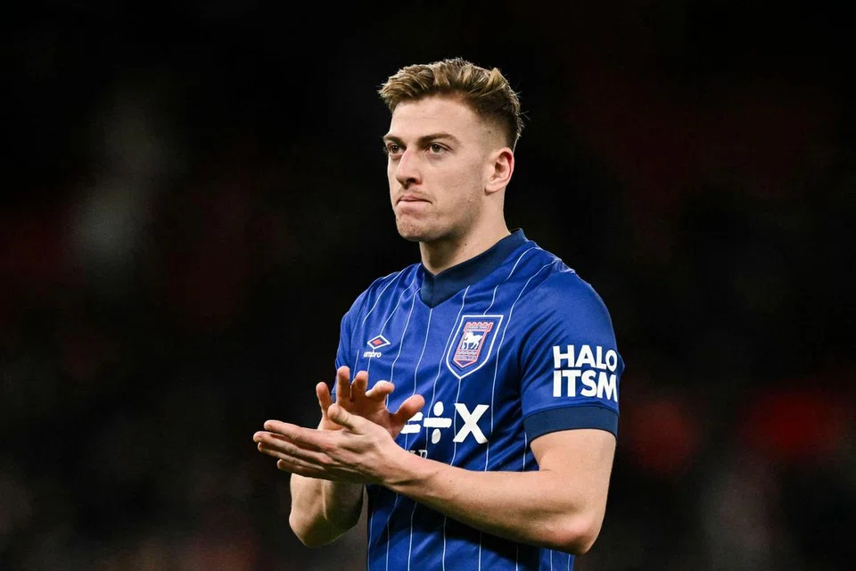 Liam Delap berkembang dalam Akademi Manchester City, tetapi meninggalkan kelab itu tanpa pernah memulakan sebarang perlawanan di Liga Perdana England.