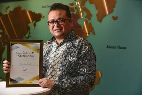 Encik Firdaus Abdul Hamid, 44 tahun, presiden dan pengasas bersama badan tidak meraih untung, Kampung Bridge, yang bermatlamat menawarkan bantuan kepada bekas pesalah, serta ahli keluarga mereka.