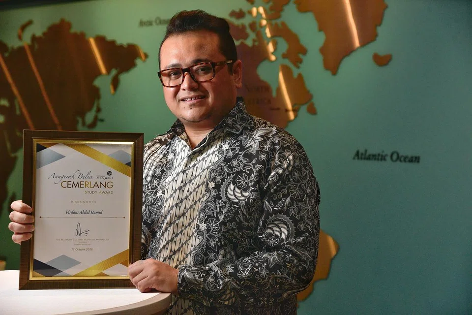 Encik Firdaus Abdul Hamid, 44 tahun, presiden dan pengasas bersama badan tidak meraih untung, Kampung Bridge, yang bermatlamat menawarkan bantuan kepada bekas pesalah, serta ahli keluarga mereka.