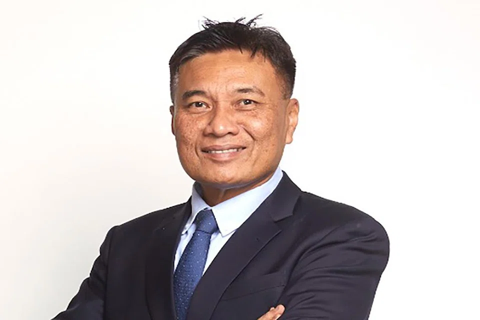 TETAP LIGAT: Setelah bekerja selama 30 tahun bersama Keppel Offshore & Marine, Encik Abu Bakar Mohd Nor memutuskan bersara pada usia 50 tahun dan memulakan perniagaan sendiri dalam bidang teknologi awan (Cloud), teknologi kewangan (fintech) dan kecerdasan buatan (AI).