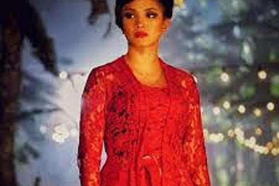 DENDAM PONTIANAK: Fazura membuka selingkar kisah puntianak yang berdendam kepada mereka yang menjatuhkan maruahnya sebagai wanita. Filem ini memberi perspektif baru dari sudut pandangan sang puntianak itu sendiri. - Foto TIGER TIGER PICTURES