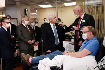 Covid-19: Mike Pence abai nasihat pakai pelitup di hospital
