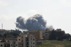 Asap berkepul-kepul menerawang ke udara berikutan serangan udara Israel di Kfar Joz, Lebanon, pada 26 Mei 2026