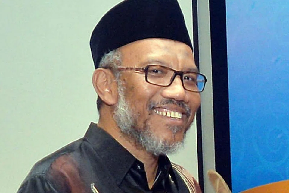 DR ALBAKRI AHMAD: Diberi Pingat Pentadbiran Awam (Perak). - Foto fail 