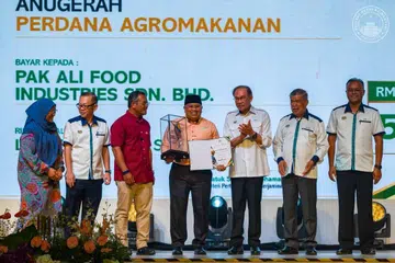 Anwar Ibrahim, Felda, Tabung Haji, dendam politik