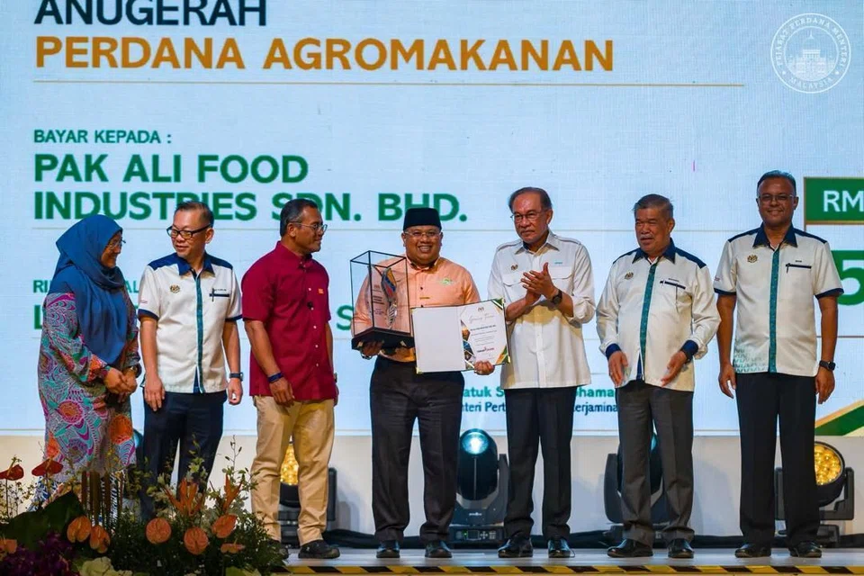 Anwar Ibrahim, Felda, Tabung Haji, dendam politik