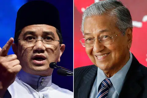 ISU PERALIHAN: Datuk Seri Azmin Ali (kiri) berkata Tun Dr Mahathir Mohmad (kanan) patut dibenarkan menamatkan tempoh sepenuhnya selaku Perdana Menteri sebagai menghormati keinginan orang ramai. - Foto-foto fail, REUTERS