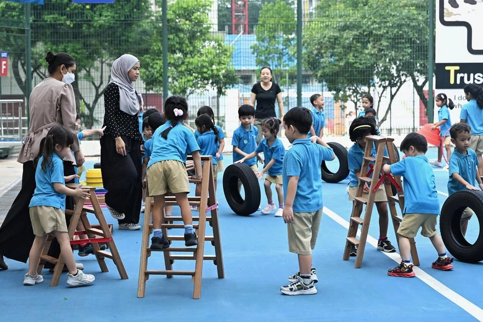 Antara kegiatan yang diperkenalkan dalam kurikulum model sepenuh hari termasuk aktiviti bermain di luar menggunakan bahan seperti papan kayu dan tayar serta kegiatan semasa musim cuti yang melibatkan Sains, Teknologi, Kejuruteraan dan Matematik (Stem), drama dan seni visual.