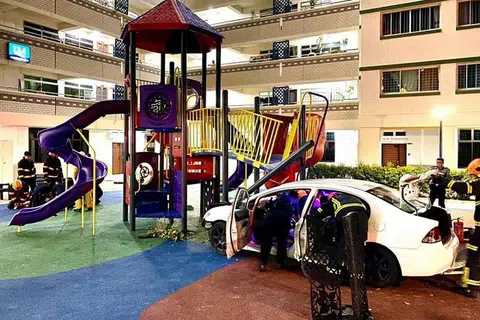 Pemandu yang telah merempuh keretanya ke sebuah taman permainan di Jalan Bukit Merah telah ditangkap. FOTO: MERVIN LOW