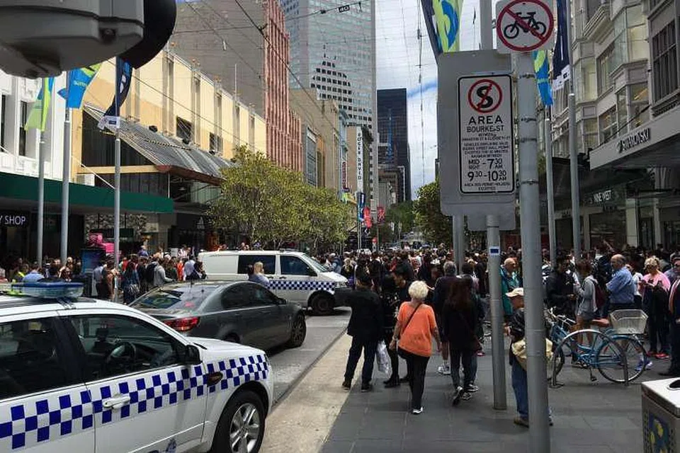 Tiga terbunuh, beberapa cedera selepas sebuah kereta merempuh kawasan pejalan kaki di Melbourne, Australa pada hari Jumaat (20 Jan). 