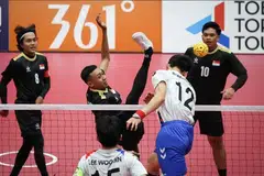 Kempen pasukan sepak takraw TeamSG di Sukan Asia Aichi-Nagoya 2026 tamat di peringkat kumpulan bagi kategori Kuadran Lelaki, selepas tewas kepada Korea Selatan, Indonesia dan Jepun. Dalam gambar, pemain TeamSG beraksi menentang Korea Selatan dalam perlawanan pembukaan kumpulan di temasya tersebut pada 30 September.