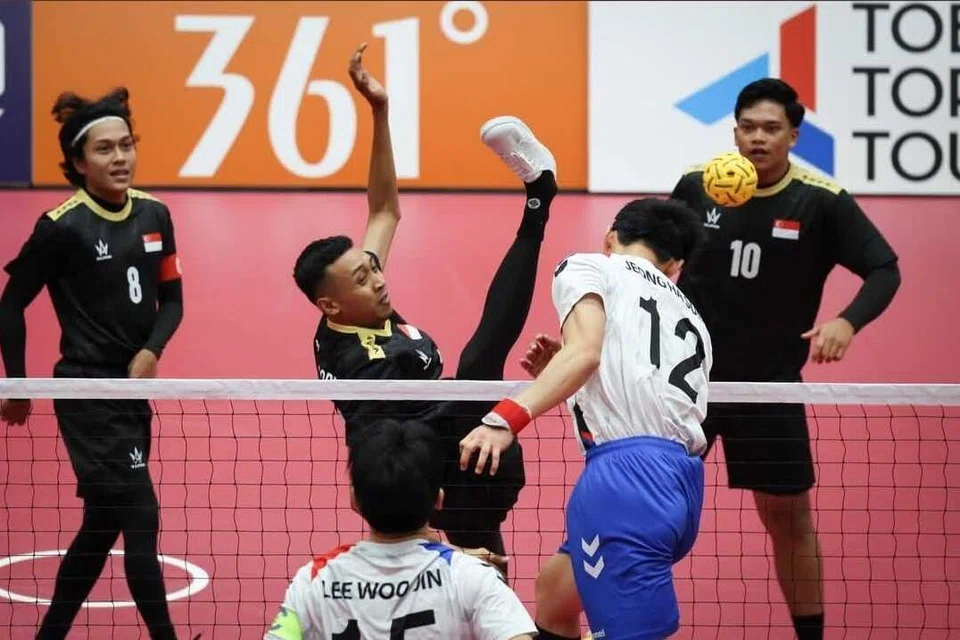 Kempen pasukan sepak takraw TeamSG di Sukan Asia Aichi-Nagoya 2026 tamat di peringkat kumpulan bagi kategori Kuadran Lelaki, selepas tewas kepada Korea Selatan, Indonesia dan Jepun. Dalam gambar, pemain TeamSG beraksi menentang Korea Selatan dalam perlawanan pembukaan kumpulan di temasya tersebut pada 30 September.