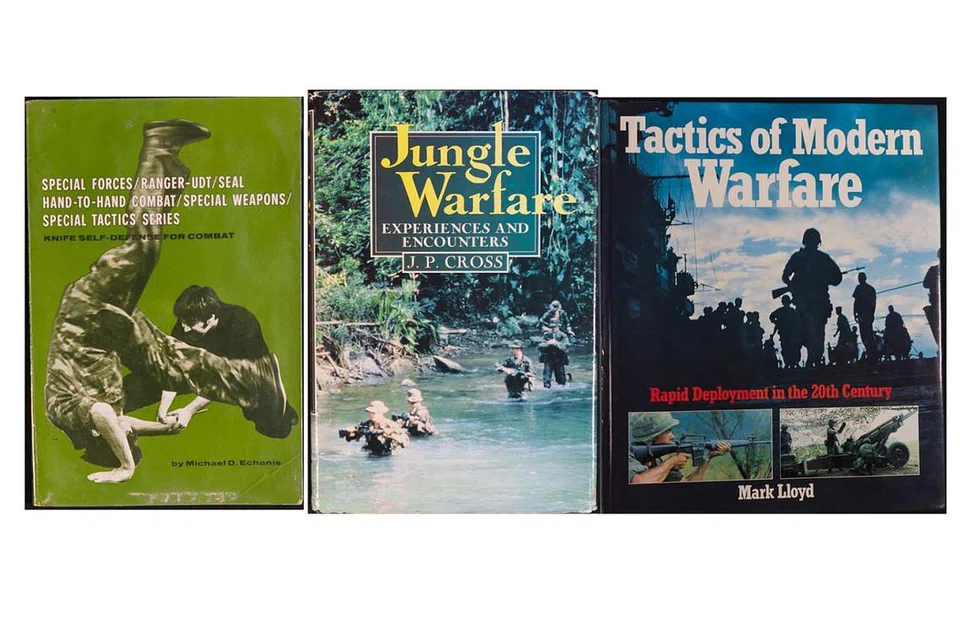 BUKU PANDUAN: Buku mengenai taktik dan strategi ketenteraan yang dibeli oleh ahli JI untuk meningkatkan pengetahuan ketenteraan dan kemandirian mereka. - Foto ISD