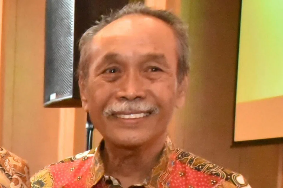 LAIN-LAIN BEKAS PENUNTUT SNU, TSL: Encik Yatiman Yusof.