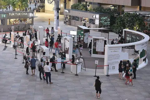 USUL PEKERJAAN: AP berbahas tentang kesan buruk ke atas pekerjaan dan nilai kemasyarakatan negara ini jika Singapura ambil sikap tertutup dan menentang kemasukan warga asing. - Foto fail
