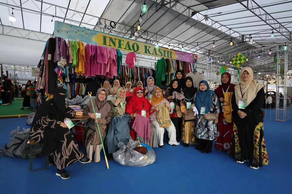 Antara reruai di BazaRia ialah Infaq Kasih, sebuah inisiatif akar umbi yang menyediakan 2,000 set pakaian tradisional hasil sumbangan penduduk. Reruai ini akan beroperasi selama empat hari pertama sahaja.