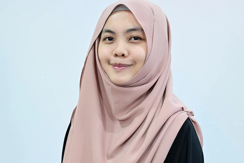 DEKATI BELIA: Ustazah Nur Hidayah Azaman berhubung dengan golongan belia tentang ilmu pengetahuan agama melalui wadah media sosial beliau @nurhdyhaz. 
