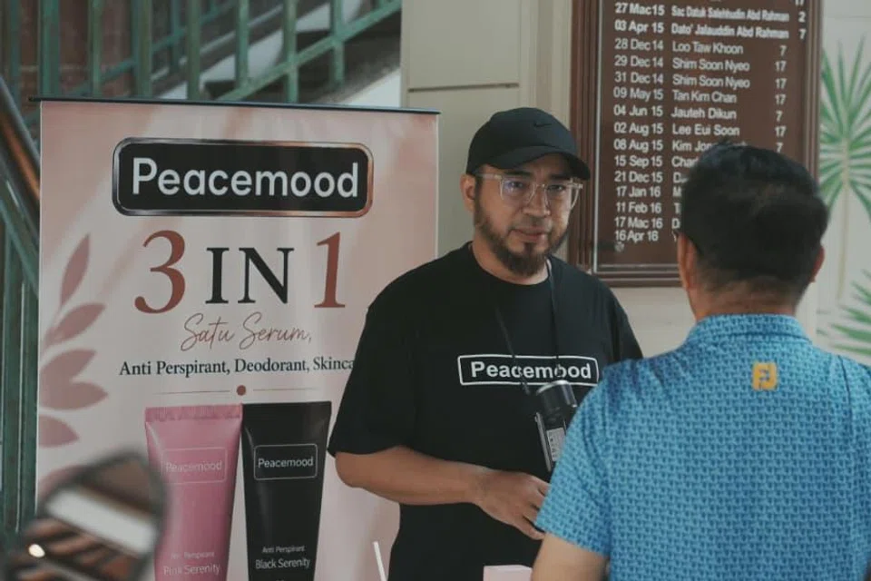 Pengasas produk deodoran untuk lelaki dan wanita dengan jenama Peacemood, , Encik Mohd Yusof Harun, 43 tahun, terkejut gerakan boikot produk luar membawa rahmat buat perniagaannya yang baru bermula pada September lalu.