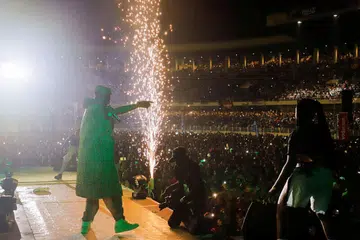 TRAGEDI PILU: Dua anggota polis dan sembilan penonton antara yang korban akibat rempuhan yang berlaku di Stadium Martyrs yang penuh sesak di Kinshasa, semasa konsert penyanyi warga Congo, Fally Ipupa, semalam. (29 Oktober 2022). - Foto