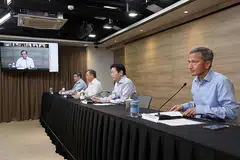 BERI KEMAS KINI: (Dari kanan) Dr Balakrishnan, Encik Wong, Encik Gan, dan Pengarah Perkhidmatan Perubatan Kementerian Kesihatan (MOH), Profesor Madya Kenneth Mak, pada sidang media MTF semalam. - Foto MCI