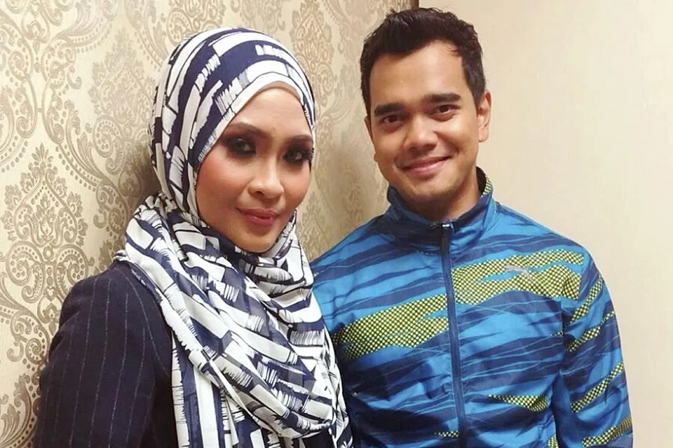 KESERASIAN SENTUH PERASAAN: Tanpa perlu keterlaluan menampakkan kemesraan di pentas, Siti Nordiana dan Alif Satar mampu mewujudkan keserasian dalam muzikal 'Dia Semanis Honey'. - Foto NURUL AIN RAZALI