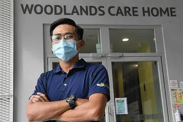 NENEK PENDORONG UTAMA: Menururt Encik Khairul Rusyaidie Azman, neneknya selalu memberi perangsang dan nasihat kepadanya supaya bersedia melakukan sesuatu di luar zon keselesaan. - Foto BH oleh MOHD KHALID BABA