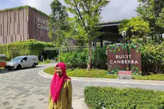 RASA TERUJA: Cik Sabaria Sabthoo tinggal berhampiran dengan Bukit Canberra dan ghairah untuk memanfaatkan kemudahan yang bakal di bina di situ. - Foto ihsan SABARIA SABTHOO