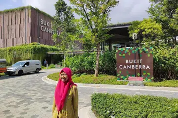 RASA TERUJA: Cik Sabaria Sabthoo tinggal berhampiran dengan Bukit Canberra dan ghairah untuk memanfaatkan kemudahan yang bakal di bina di situ. - Foto ihsan SABARIA SABTHOO