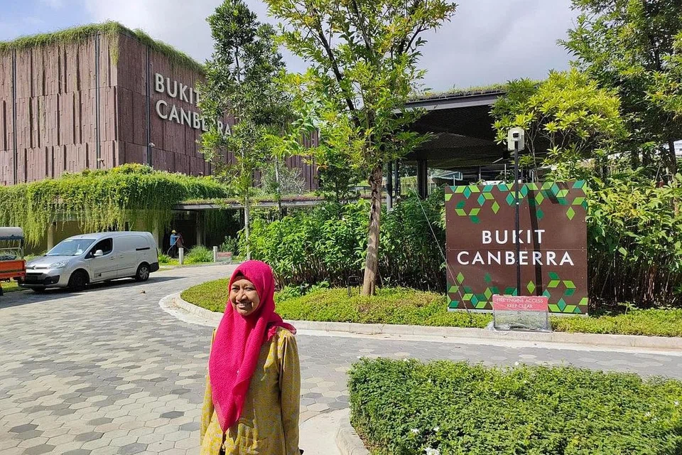 RASA TERUJA: Cik Sabaria Sabthoo tinggal berhampiran dengan Bukit Canberra dan ghairah untuk memanfaatkan kemudahan yang bakal di bina di situ. - Foto ihsan SABARIA SABTHOO