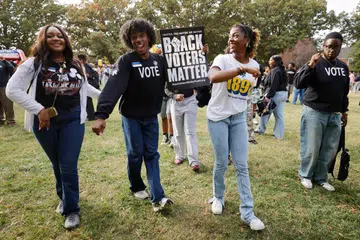 Pelajar kulit hitam di Universiti A&T Negeri Carolina Utara, menari semasa acara kampus yang menggalakkan pelajar mengundi dalam pilihan raya umum, di Greensboro, Carolina Utara, Amerika, pada 28 Oktober.