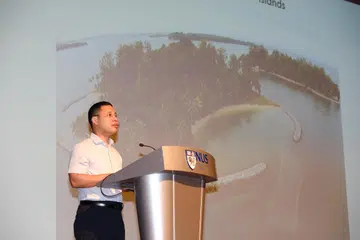 PERLUAS KAPASITI: Encik Desmond Lee berkata projek-projek tersebut “akan memperluas kapasiti kita untuk melindungi habitat marin yang kritikal, dan memanfaatkan huraian berdasarkan alam semula jadi untuk mendukung perubahan iklim”.