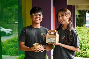 Encik Mohammed Arddrean Zikry dan Cik Emiko Ono antara tenaga di sebalik syarikat pemula ‘Micro Munch’ yang bertujuan memperkasa individu dalam mengamalkan pemakanan berkhasiat dan proses penanaman mampan.