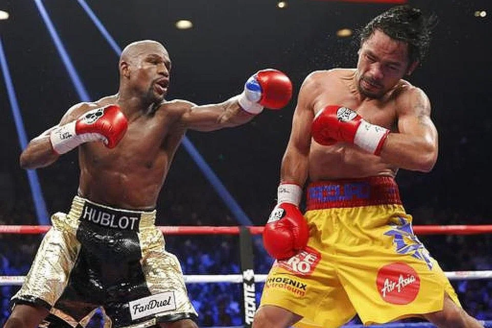SEDIA KEMBALI BERTARUNG: Pertarungan ulangan antara Mayweather (kiri) dan Pacquiao (kanan) mungkin akan berlaku dan kededua petinju hebat ini mengalu-alukan cabaran itu. - Foto REUTERS