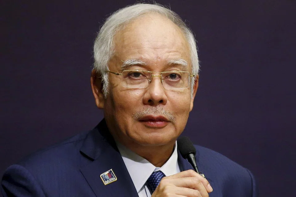 DATUK SERI NAJIB: Didakwa berniat jahat dan mala fide menghalang, mencampuri, menindas dan menyalah pintas pelbagai siasatan dan inkuiri berhubung skandal 1MDB.