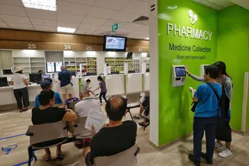 KEMUDAHAN BARU: Poliklinik baru Ang Mo Kio yang baru dibuka baru-baru ini lebih besar dan lebih baik, dengan perkhidmatan yang dipertingkat sehingga menarik pesakit dari kawasan luar Ang Mo Kio. - Foto fail