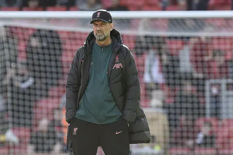 WAJAH DITIMPA RISAU: Skuad kendalian Klopp kini berada di tangga kesembilan liga selepas meraih dua kemenangan daripada tujuh perlawanan liga mereka setakat ini. - Foto EPA-EFE