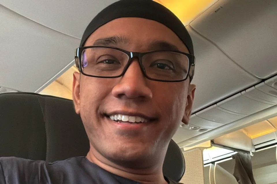 Encik Remy Mohamed dalam penerbangan pulang dari Madinah untuk transit di Jakarta, Indonesia sebelum pulang ke Singapura.