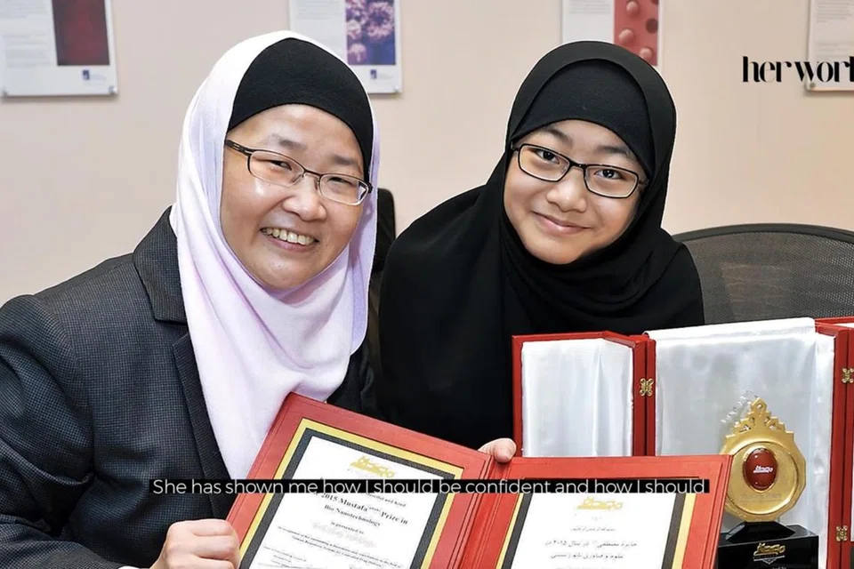 SAMA-SAMA BIJAK: Cik Chan Hsi Min dan ibunya, Profesor Jackie Yi-Ru Ying
