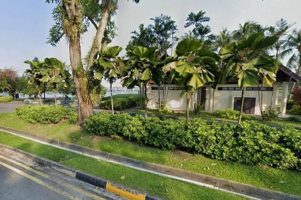 Seorang lelaki dijatuhkan hukuman penjara dan sebat setelah didapati bersalah menyerang seorang wanita secara seksual di tandas di Kallang Riverside Park.