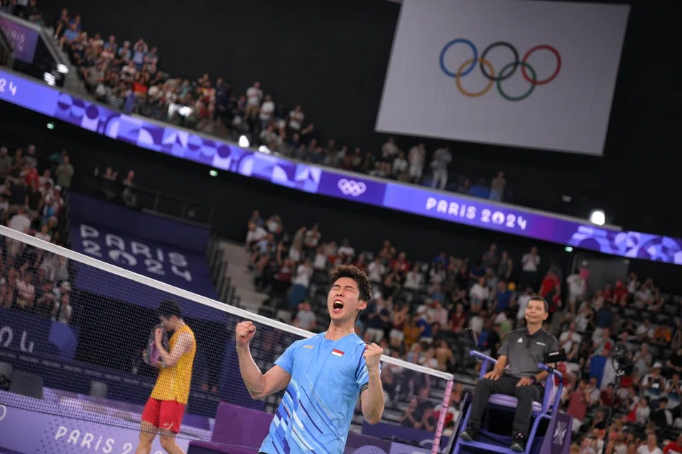 Pemain badminton Loh Kean Yew menjadi warga Singapura pertama dalam dua dekad yang mara ke suku akhir Olimpik.