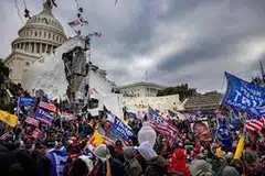 AMARAN SERANGAN PENGGANAS: Serangan terhadap Bangunan Capitol Amerika Syarikat pada 6 Januari 2021 menyaksikan ratusan individu didakwa dan menerima hukuman penjara termasuk anggota kumpulan pelampau.