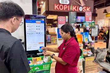 Kumpulan FairPrice berkata diskaun itu boleh digunakan oleh pemegang kad Skim Bantuan Kesihatan Masyarakat (Chas) biru pada Khamis, dan pemegang kad Chas jingga pada Jumaat.