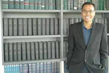 SATU TANGGUNGJAWAB: Encik Faizal berkata pelantikan itu bukan sahaja satu keistimewaan tetapi juga satu tanggungjawab. - Foto PEJABAT PEGUAM NEGARA (Attorney-General's Chambers)