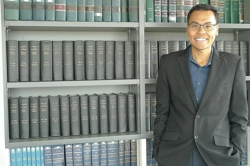 SATU TANGGUNGJAWAB: Encik Faizal berkata pelantikan itu bukan sahaja satu keistimewaan tetapi juga satu tanggungjawab. - Foto PEJABAT PEGUAM NEGARA (Attorney-General's Chambers)