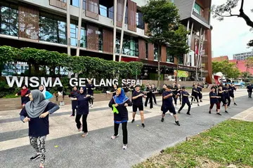 SEMANGAT BERSENAM YANG BERKOBAR-KOBAR: Seramai 66 peserta menghadiri pelancaran program ‘Gerak Budaya Zumba’ yang diadakan pada 14 Januari di Wisma Geylang Serai.