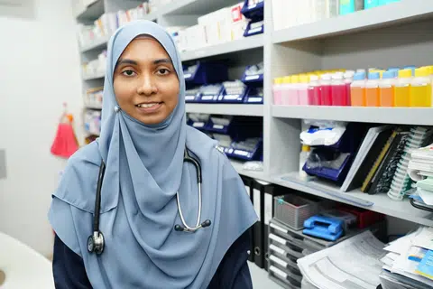 Dr Mumtaz Mohamed Yusoff, 33 tahun, menyandang jawatan sebagai Ketua Pegawai Perubatan pasukan perubatan Pejabat Ehwal Jemaah Haji Singapura (SPAO), Majlis Ugama Islam Singapura (Muis) ketika menguruskan jemaah haji Singapura di Arab Saudi antara 8 Jun dengan 1 Julai.