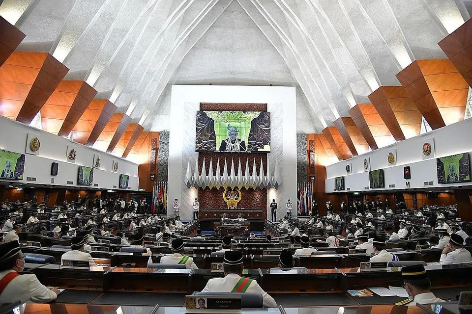 DEWAN RAKYAT BERSIDANG: Kerajaan Perikatan Nasional akan membentangkan Belanjawan 2021 pada 6 November ini, yang menyaksikan Perdana Menteri Tan Sri Muhyiddin Yassin cuba meraih sokongan dari ketiga-tiga kelompok; parti-parti Kerajaan, gagasan parti-parti pembangkang dan wakil bebas. - Foto AFP