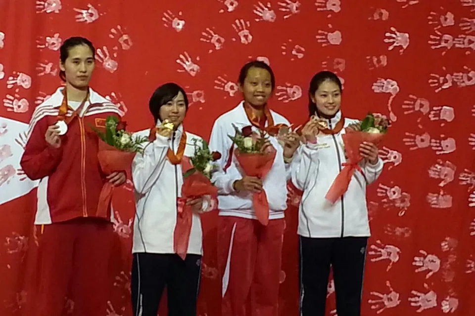 SAAT BANGGA: Kiria (dua dari kanan) bergambar dengan (dari kiri) pemenang pingat perak Young Lin dari China, pemenang pingat emas Miho Yoshimura dari Jepun dan Ayomo Saito, yang berkongsi pingat gangsa dengannya. 