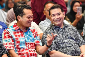 Datuk Seri Rafizi Ramli (kanan) bersama Nik Nazmi Nik Ahmad dalam gambar yang diambil pada 2025.